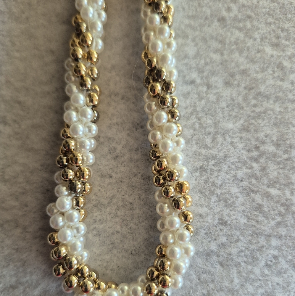 beaded necklace. White and gold beads - Picture 4 of 4